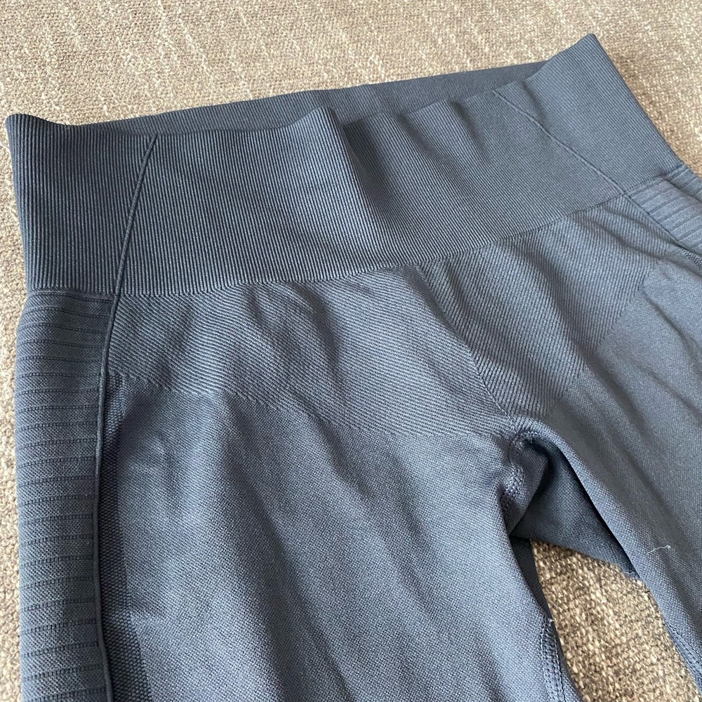 ZYIA Active Grey Performance Legging - Mid Rise - Picture 4 of 5